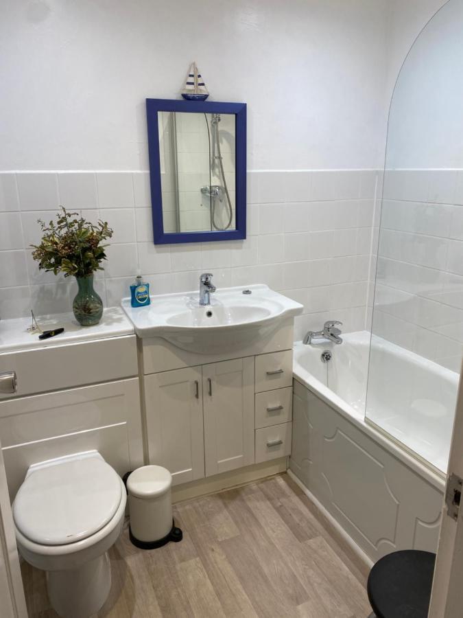 Trafalgar, Lovely Ground Floor Flat With Outside Patio Garden, Minutes Walk To Seafront Seaview Exterior foto